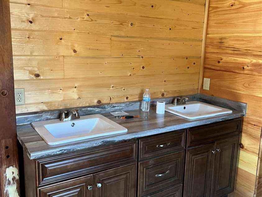 173 Shady Bark Lane, Rutherfordton, NC 28139.  MLS# CAR4221448, YatesRealty ID 11093. 