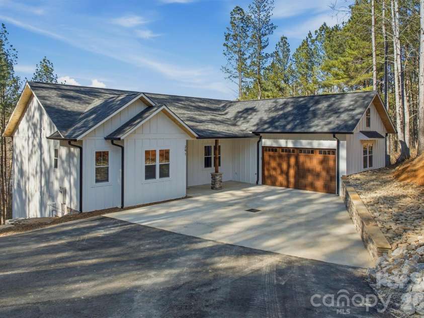 291 Table Rock Trace, Valdese, NC 28690.  MLS# CAR4341433, YatesRealty ID 11093. 