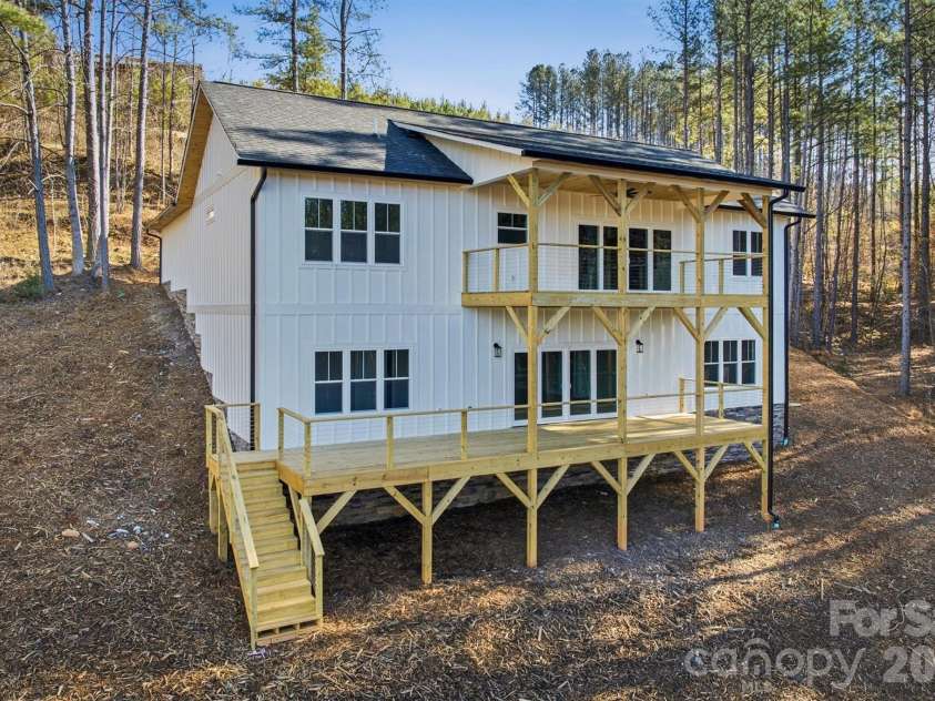291 Table Rock Trace, Valdese, NC 28690.  MLS# CAR4341433, YatesRealty ID 11093. 
