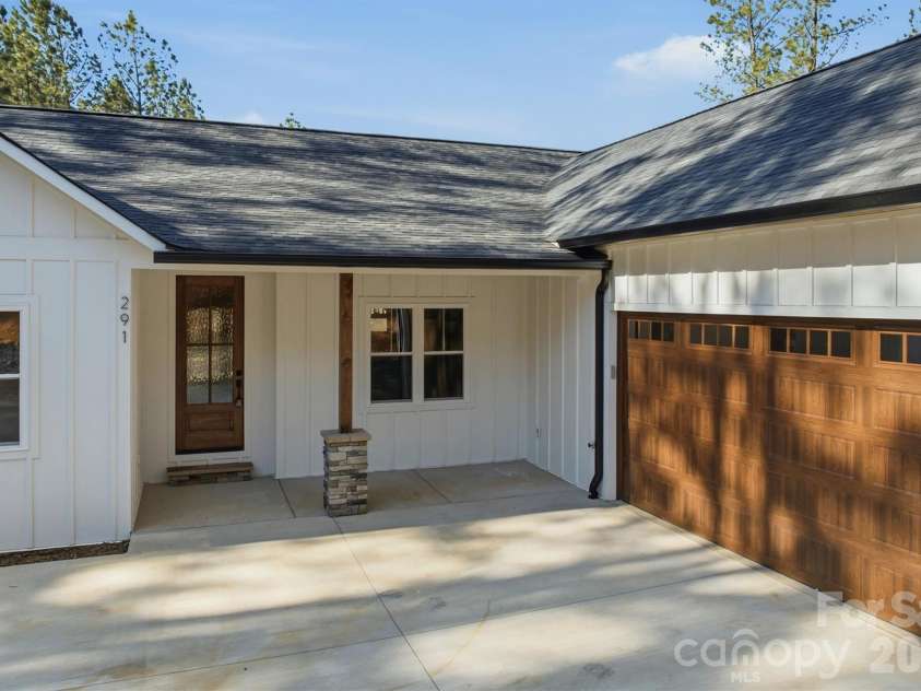 291 Table Rock Trace, Valdese, NC 28690.  MLS# CAR4341433, YatesRealty ID 11093. 