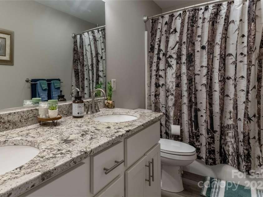 60 wheeler Road, Weaverville, NC 28787.  MLS# CAR4253951, YatesRealty ID 11094. Upstairs Bath