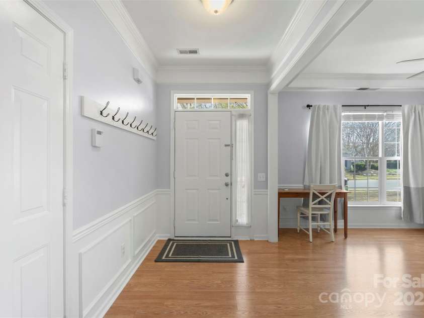 9205 Kestral Ridge Drive, Charlotte, NC 28269.  MLS# CAR4231502, YatesRealty ID 11095. 
