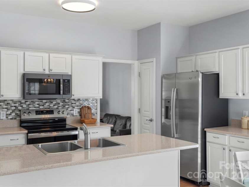 9205 Kestral Ridge Drive, Charlotte, NC 28269.  MLS# CAR4231502, YatesRealty ID 11095. 