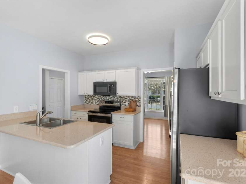 9205 Kestral Ridge Drive, Charlotte, NC 28269.  MLS# CAR4231502, YatesRealty ID 11095. 