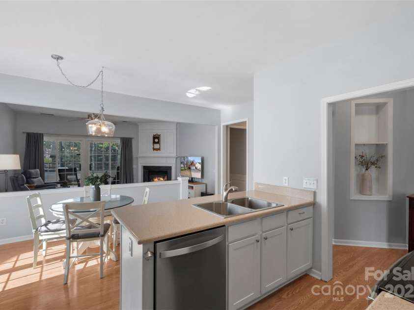9205 Kestral Ridge Drive, Charlotte, NC 28269.  MLS# CAR4231502, YatesRealty ID 11095. 