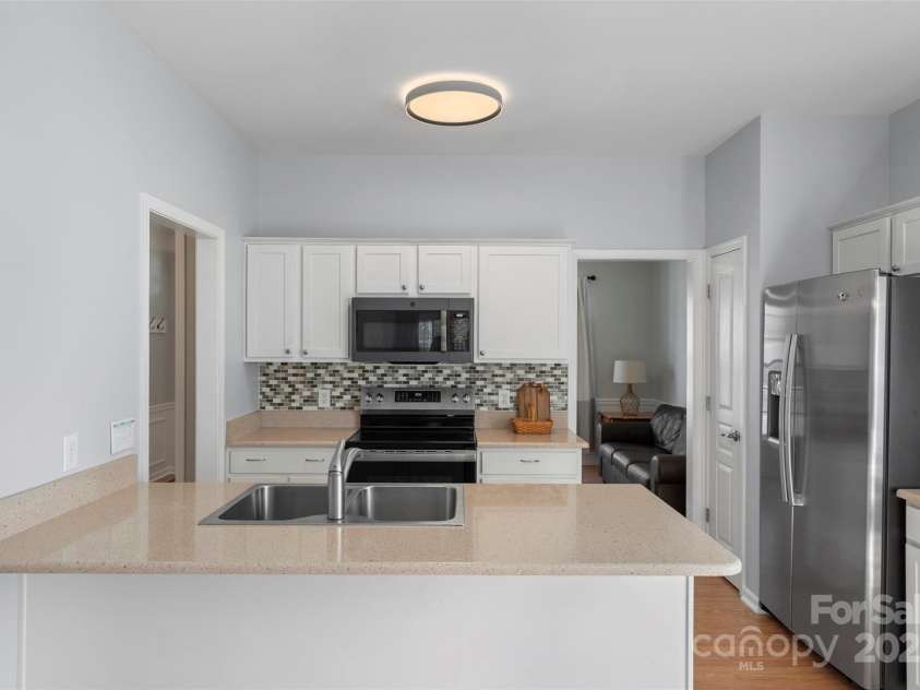 9205 Kestral Ridge Drive, Charlotte, NC 28269.  MLS# CAR4231502, YatesRealty ID 11095. 