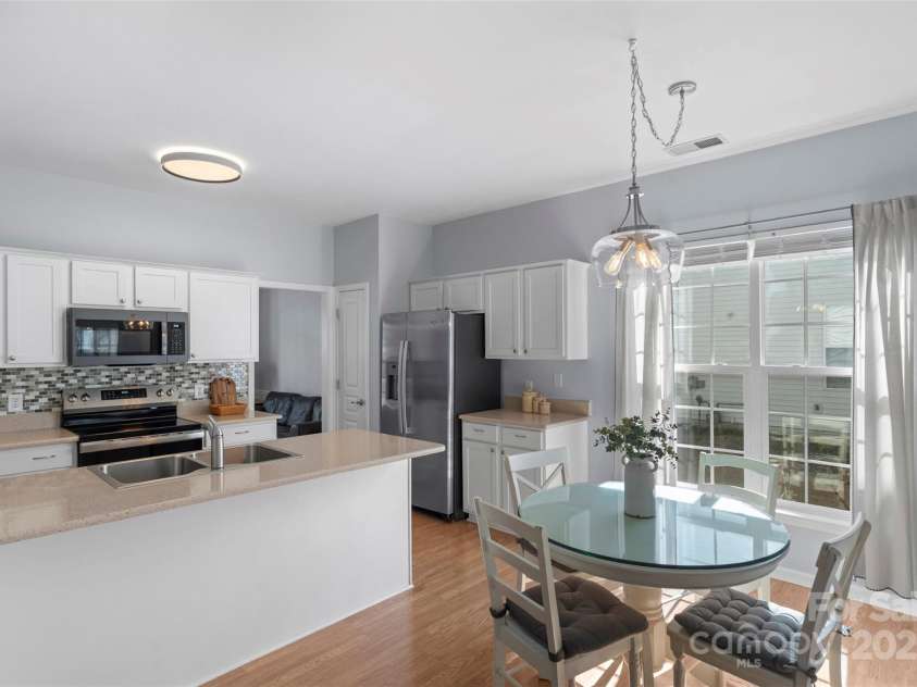 9205 Kestral Ridge Drive, Charlotte, NC 28269.  MLS# CAR4231502, YatesRealty ID 11095. 