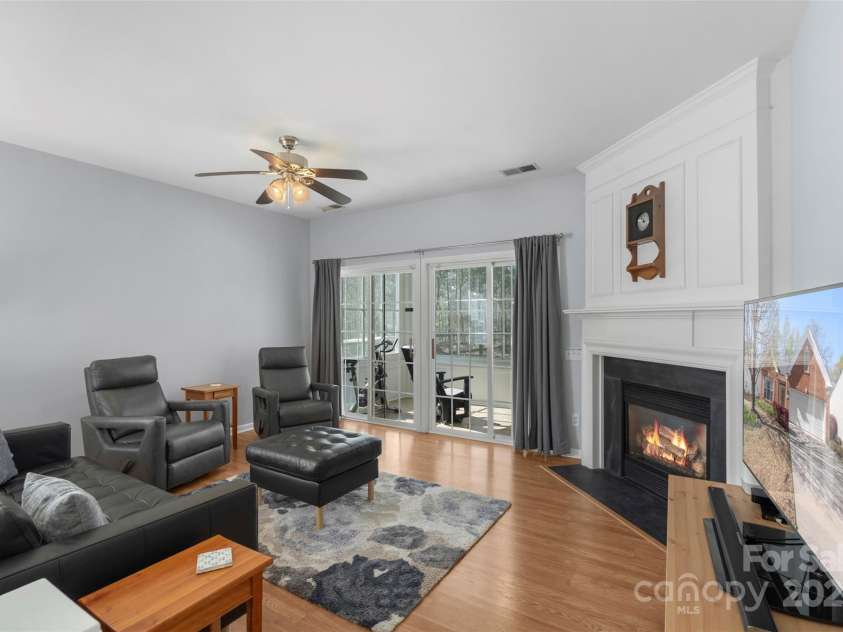 9205 Kestral Ridge Drive, Charlotte, NC 28269.  MLS# CAR4231502, YatesRealty ID 11095. 