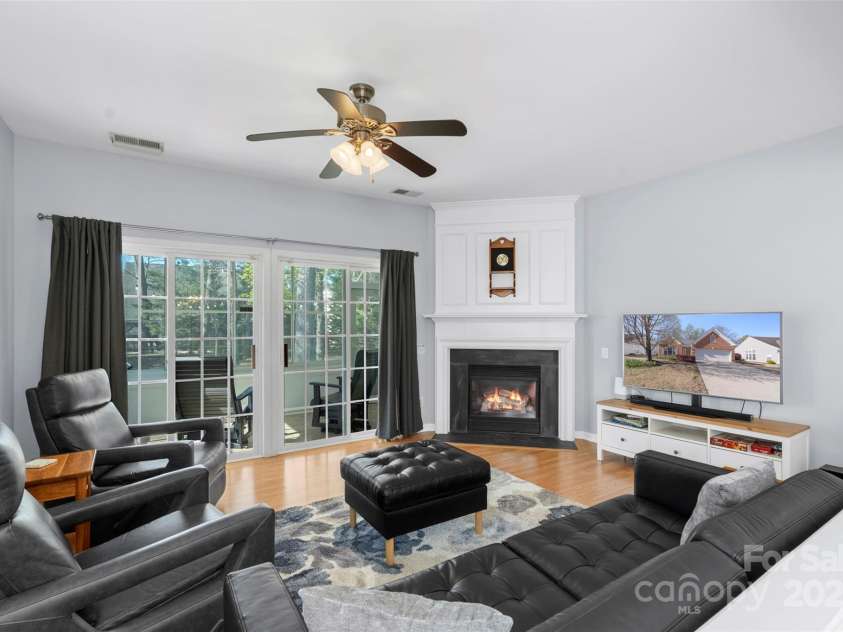 9205 Kestral Ridge Drive, Charlotte, NC 28269.  MLS# CAR4231502, YatesRealty ID 11095. 