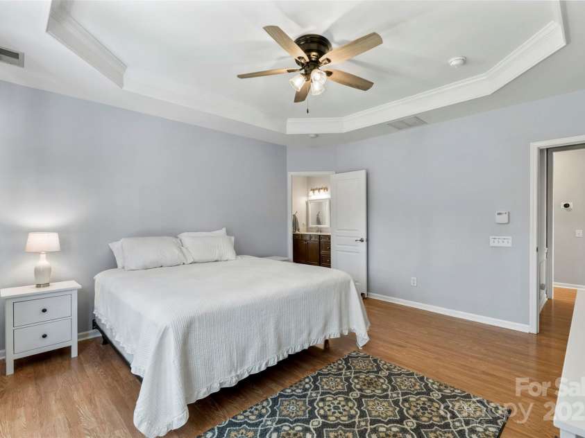9205 Kestral Ridge Drive, Charlotte, NC 28269.  MLS# CAR4231502, YatesRealty ID 11095. 