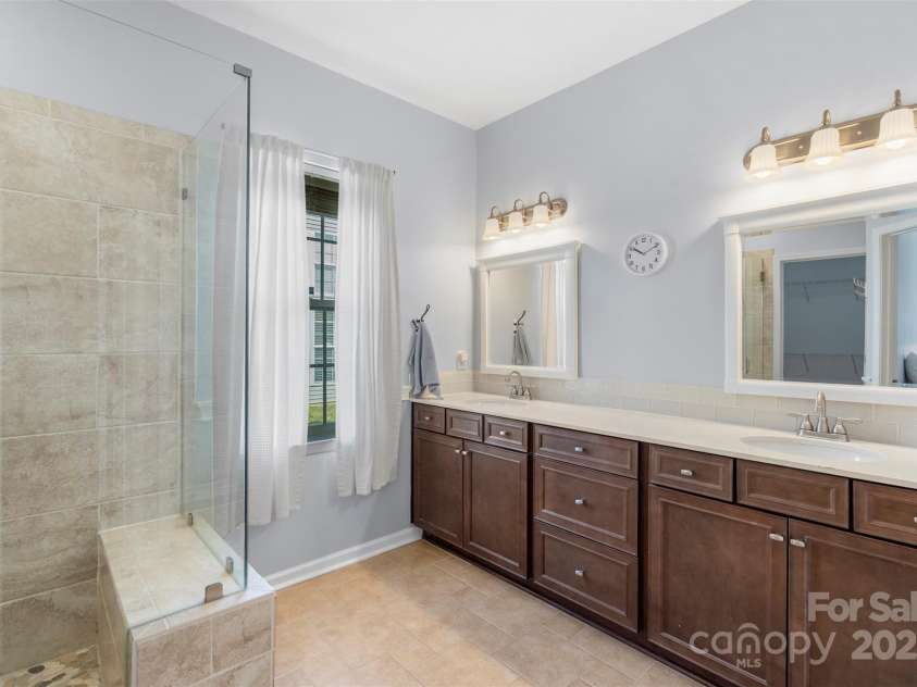 9205 Kestral Ridge Drive, Charlotte, NC 28269.  MLS# CAR4231502, YatesRealty ID 11095. 