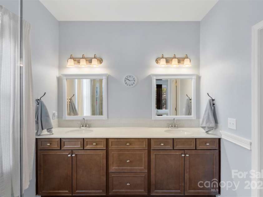 9205 Kestral Ridge Drive, Charlotte, NC 28269.  MLS# CAR4231502, YatesRealty ID 11095. 