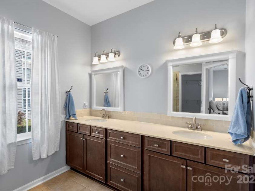 9205 Kestral Ridge Drive, Charlotte, NC 28269.  MLS# CAR4231502, YatesRealty ID 11095. 