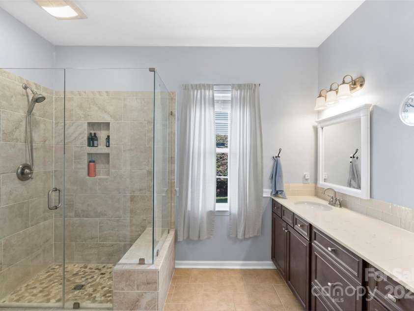 9205 Kestral Ridge Drive, Charlotte, NC 28269.  MLS# CAR4231502, YatesRealty ID 11095. 