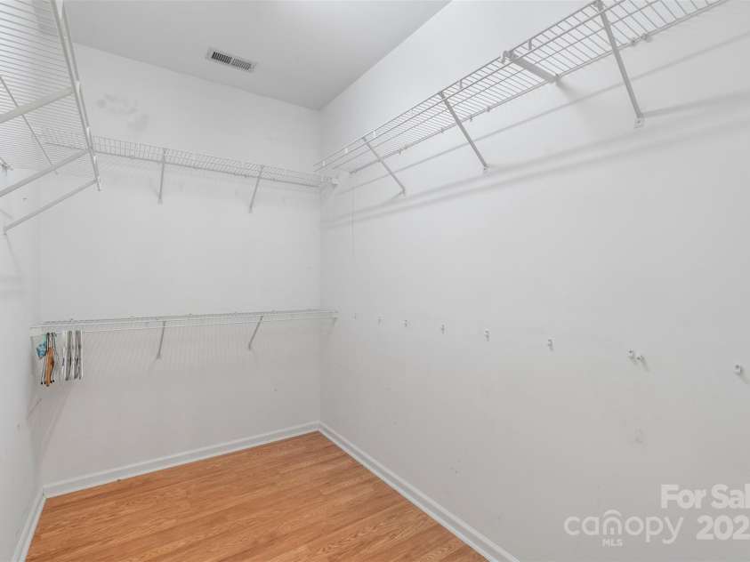 9205 Kestral Ridge Drive, Charlotte, NC 28269.  MLS# CAR4231502, YatesRealty ID 11095. 