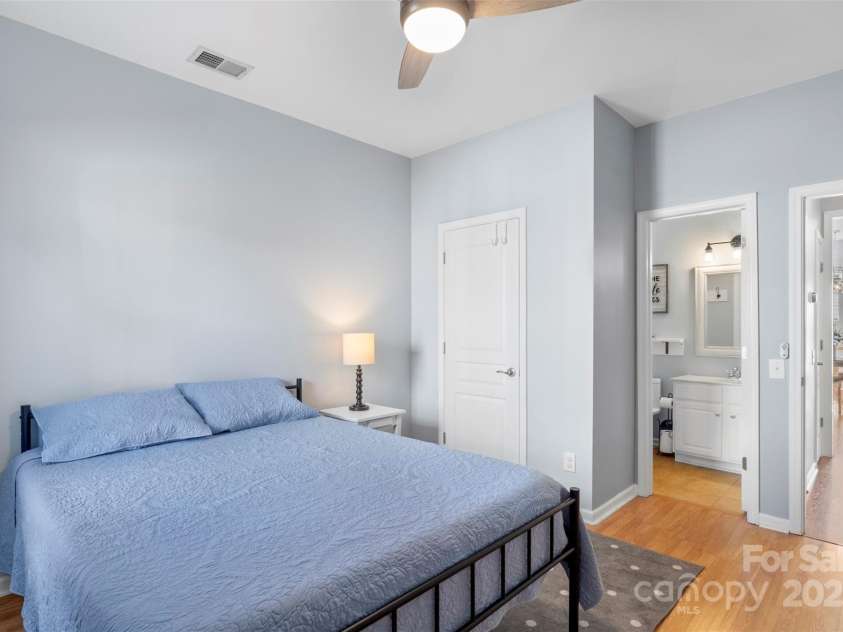 9205 Kestral Ridge Drive, Charlotte, NC 28269.  MLS# CAR4231502, YatesRealty ID 11095. 
