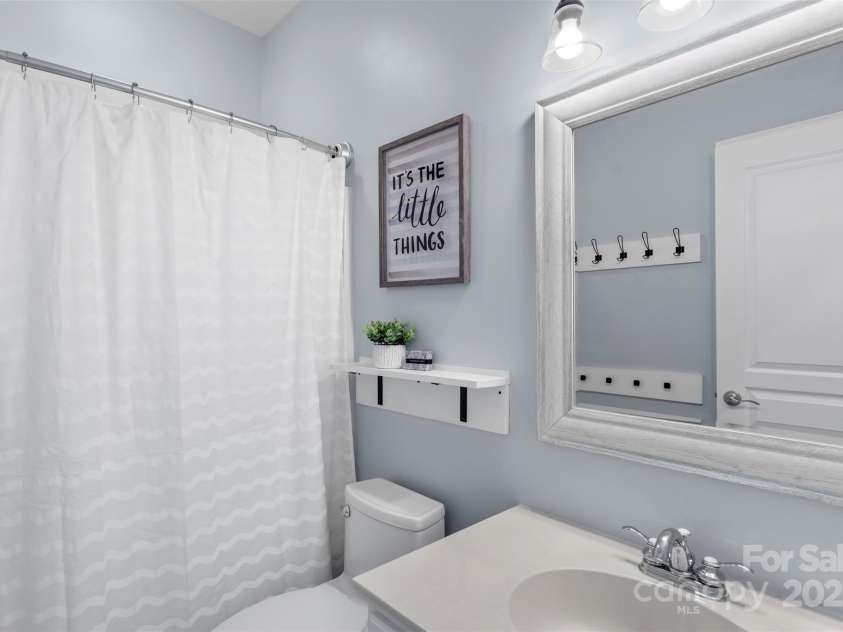 9205 Kestral Ridge Drive, Charlotte, NC 28269.  MLS# CAR4231502, YatesRealty ID 11095. 
