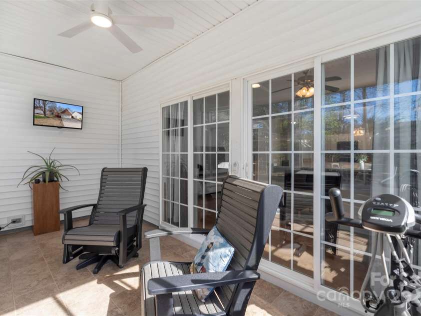 9205 Kestral Ridge Drive, Charlotte, NC 28269.  MLS# CAR4231502, YatesRealty ID 11095. 