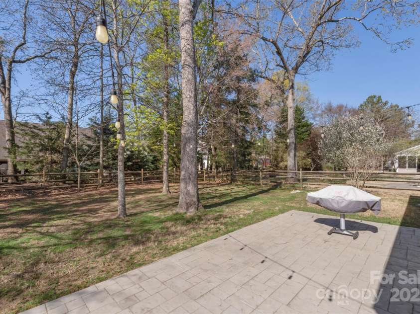 9205 Kestral Ridge Drive, Charlotte, NC 28269.  MLS# CAR4231502, YatesRealty ID 11095. 
