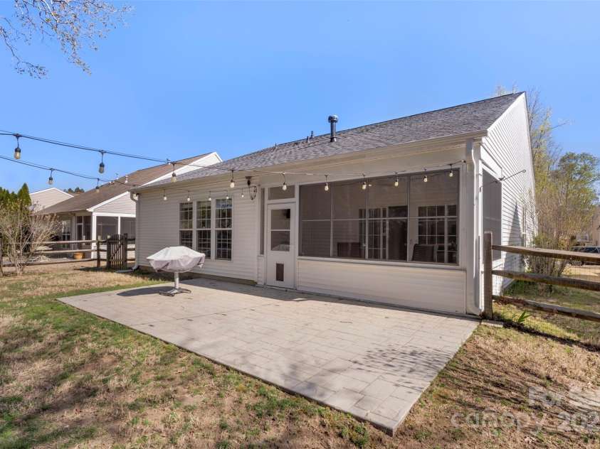 9205 Kestral Ridge Drive, Charlotte, NC 28269.  MLS# CAR4231502, YatesRealty ID 11095. 