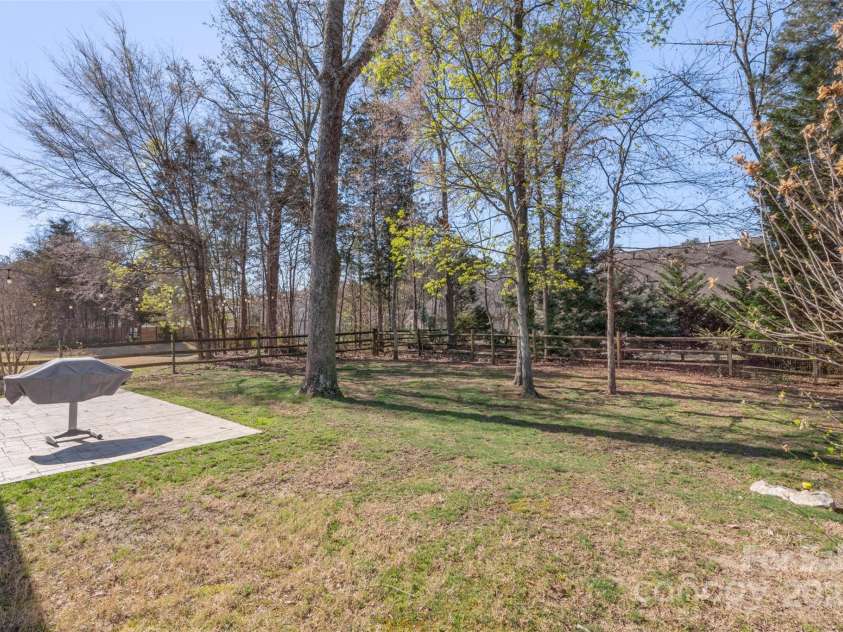 9205 Kestral Ridge Drive, Charlotte, NC 28269.  MLS# CAR4231502, YatesRealty ID 11095. 