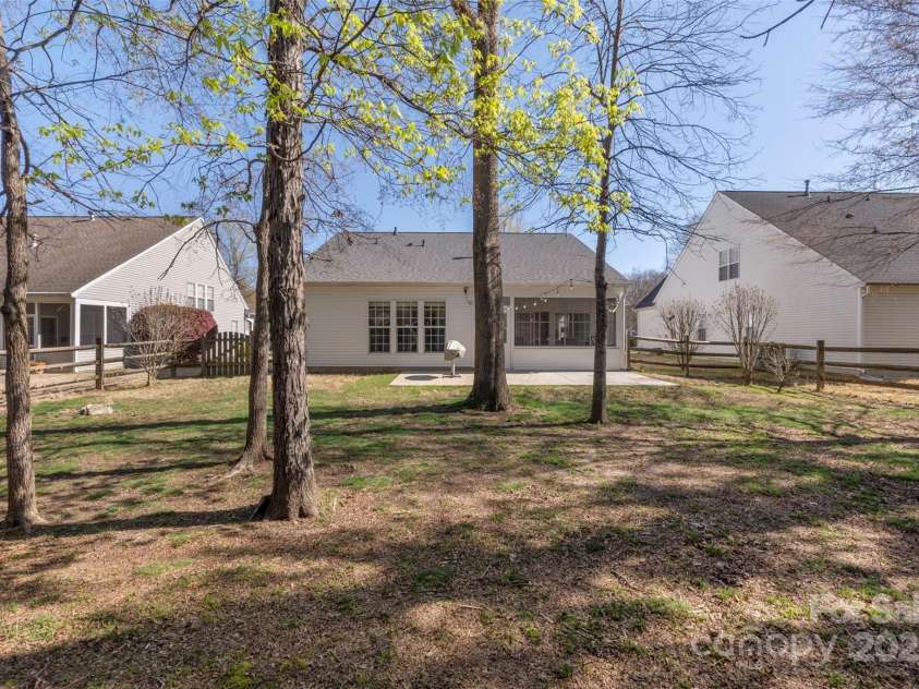 9205 Kestral Ridge Drive, Charlotte, NC 28269.  MLS# CAR4231502, YatesRealty ID 11095. 