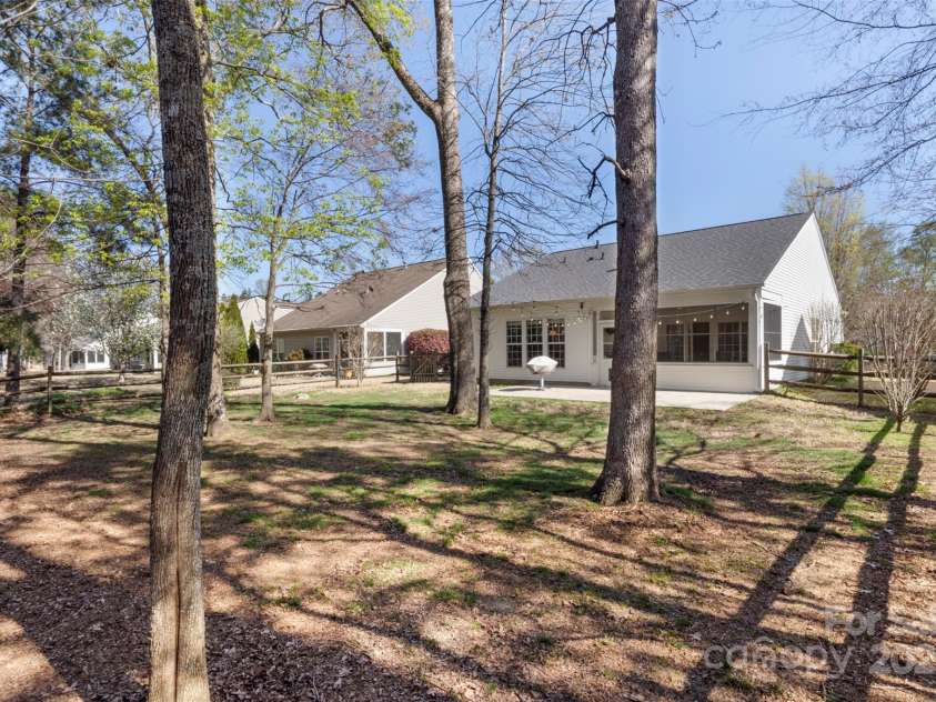 9205 Kestral Ridge Drive, Charlotte, NC 28269.  MLS# CAR4231502, YatesRealty ID 11095. 