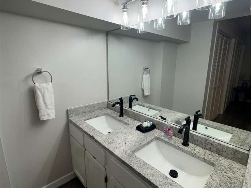 315 Spruce Street, Winston Salem, NC 27101.  MLS# CAR4362792, YatesRealty ID 11096. Ensuite with Double Granite Vanity