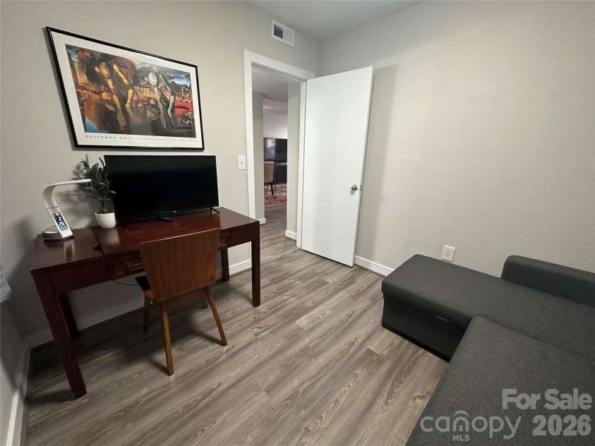 315 Spruce Street, Winston Salem, NC 27101.  MLS# CAR4362792, YatesRealty ID 11096. Flex Room
