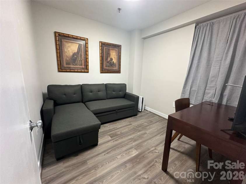 315 Spruce Street, Winston Salem, NC 27101.  MLS# CAR4362792, YatesRealty ID 11096. Flex Room 