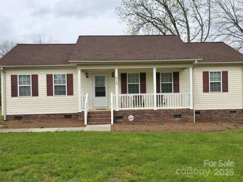 615 Tremont Street, Troy, NC 27371.  MLS# CAR4250757, YatesRealty ID 11097. 