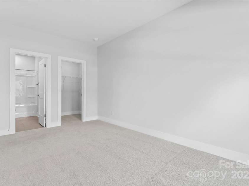 714 Falling Oak Alley, Huntersville, NC 28078.  MLS# CAR4247686, YatesRealty ID 11098. 