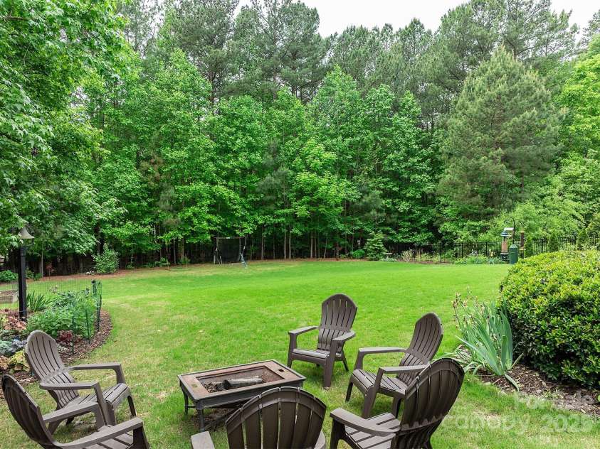 16824 Ashton Oaks Drive, Charlotte, NC 28278.  MLS# CAR4221737, YatesRealty ID 1110. 