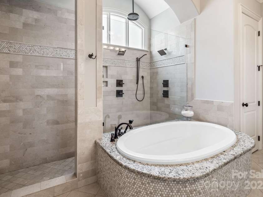 16824 Ashton Oaks Drive, Charlotte, NC 28278.  MLS# CAR4221737, YatesRealty ID 1110. 