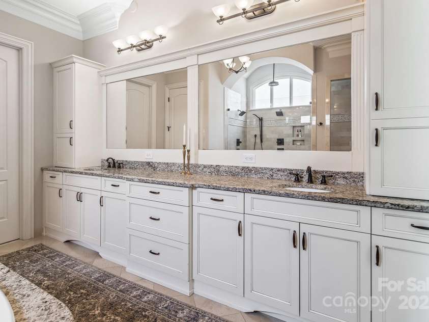 16824 Ashton Oaks Drive, Charlotte, NC 28278.  MLS# CAR4221737, YatesRealty ID 1110. 