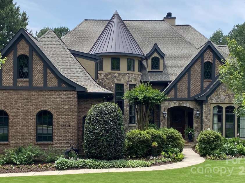 16824 Ashton Oaks Drive, Charlotte, NC 28278.  MLS# CAR4221737, YatesRealty ID 1110. 