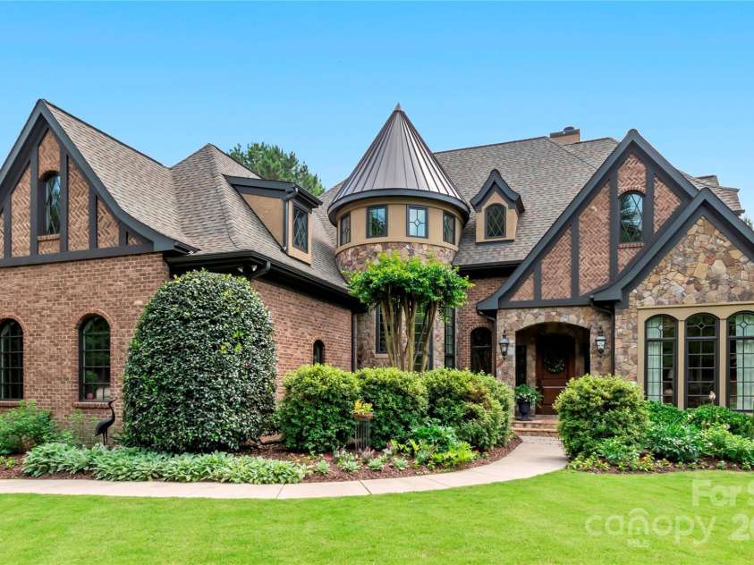 16824 Ashton Oaks Drive, Charlotte, NC 28278.  MLS# CAR4221737, YatesRealty ID 1110. 