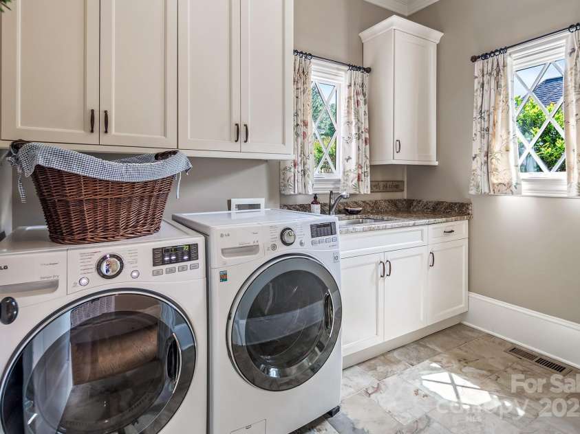 16824 Ashton Oaks Drive, Charlotte, NC 28278.  MLS# CAR4221737, YatesRealty ID 1110. 