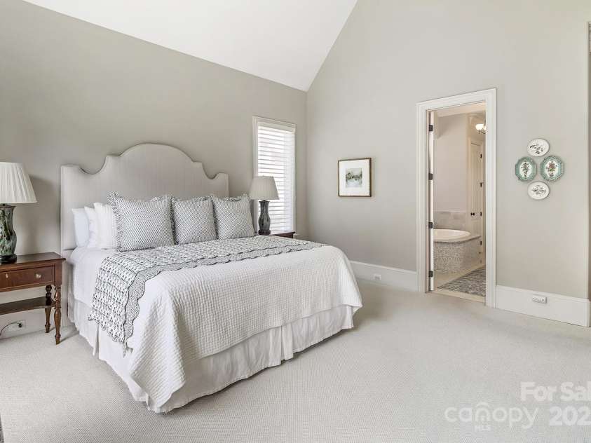 16824 Ashton Oaks Drive, Charlotte, NC 28278.  MLS# CAR4221737, YatesRealty ID 1110. 