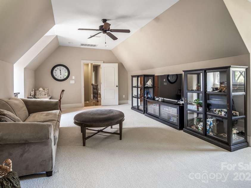 16824 Ashton Oaks Drive, Charlotte, NC 28278.  MLS# CAR4221737, YatesRealty ID 1110. Bonus Room