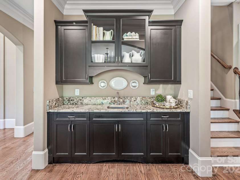 16824 Ashton Oaks Drive, Charlotte, NC 28278.  MLS# CAR4221737, YatesRealty ID 1110. Kitchen Bar