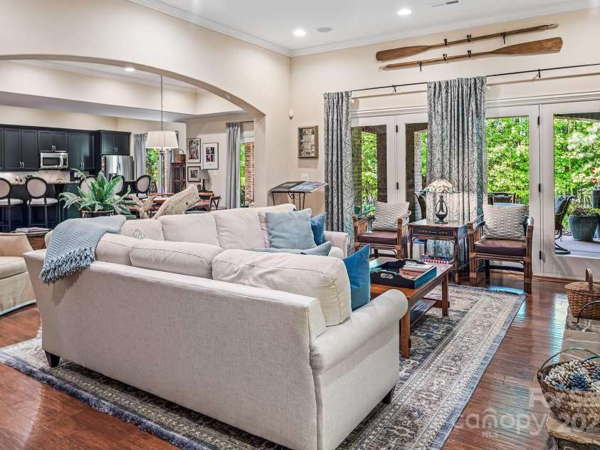 16824 Ashton Oaks Drive, Charlotte, NC 28278.  MLS# CAR4221737, YatesRealty ID 1110. Lower Level Family room