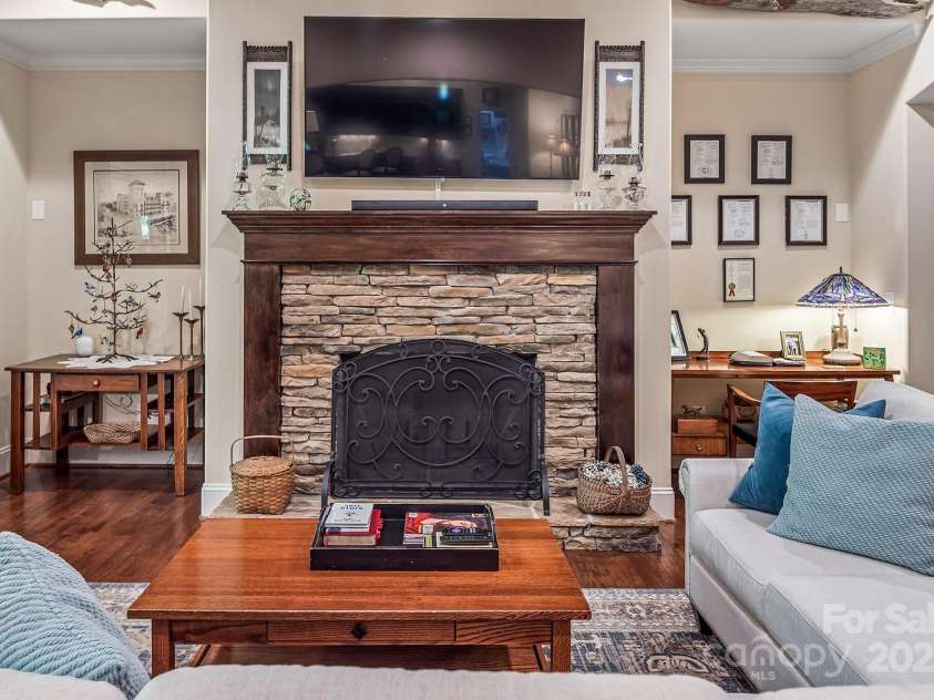 16824 Ashton Oaks Drive, Charlotte, NC 28278.  MLS# CAR4221737, YatesRealty ID 1110. Lower Level Fireplace