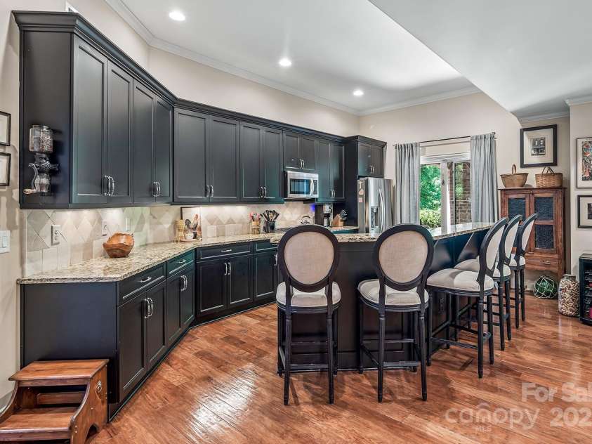 16824 Ashton Oaks Drive, Charlotte, NC 28278.  MLS# CAR4221737, YatesRealty ID 1110. Lower Level Kitchen