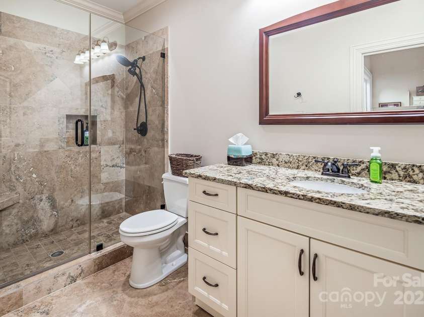 16824 Ashton Oaks Drive, Charlotte, NC 28278.  MLS# CAR4221737, YatesRealty ID 1110. Lower Level Primary Bathroom