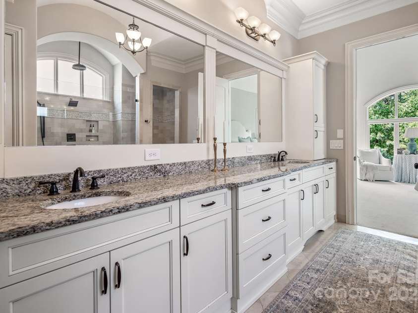 16824 Ashton Oaks Drive, Charlotte, NC 28278.  MLS# CAR4221737, YatesRealty ID 1110. Primary Bathroom