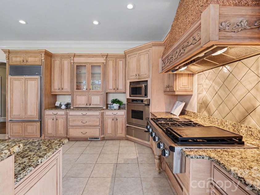 125 Easton Drive, Mooresville, NC 28117.  MLS# CAR4360231, YatesRealty ID 11100. Massive main level kitchen 