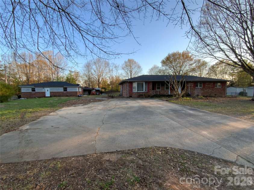 154 Lovelace Road, Forest City, NC 28043.  MLS# CAR4360348, YatesRealty ID 11101. 