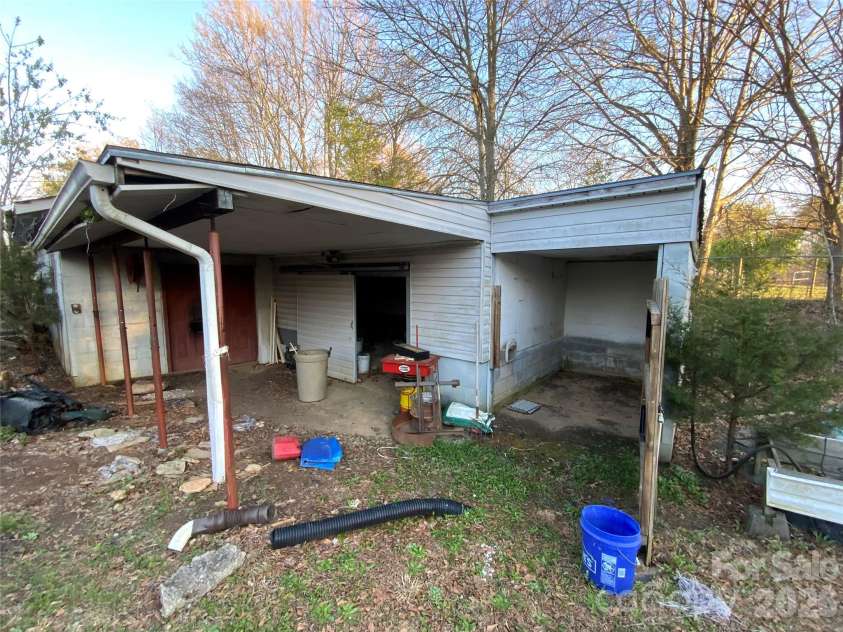 154 Lovelace Road, Forest City, NC 28043.  MLS# CAR4360348, YatesRealty ID 11101. 