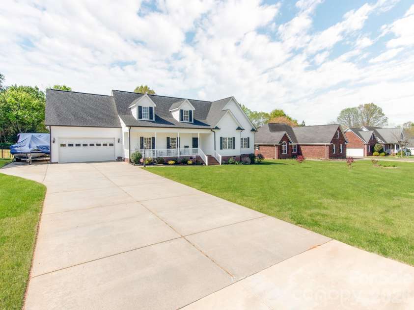 2261 Stallings Road, Harrisburg, NC 28075.  MLS# CAR4365359, YatesRealty ID 11102. 